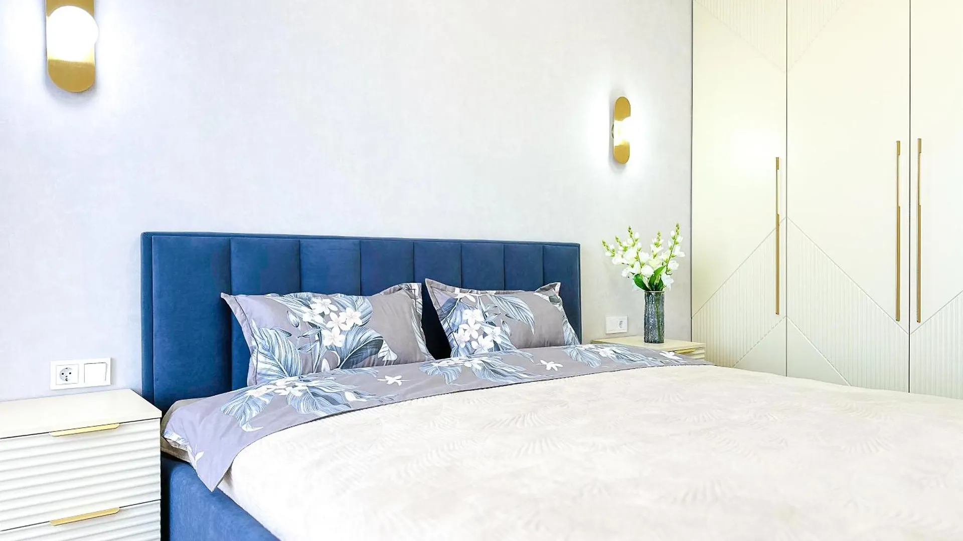 Luxury Two-Room Apartment With Beautiful Mountain Views Алматы