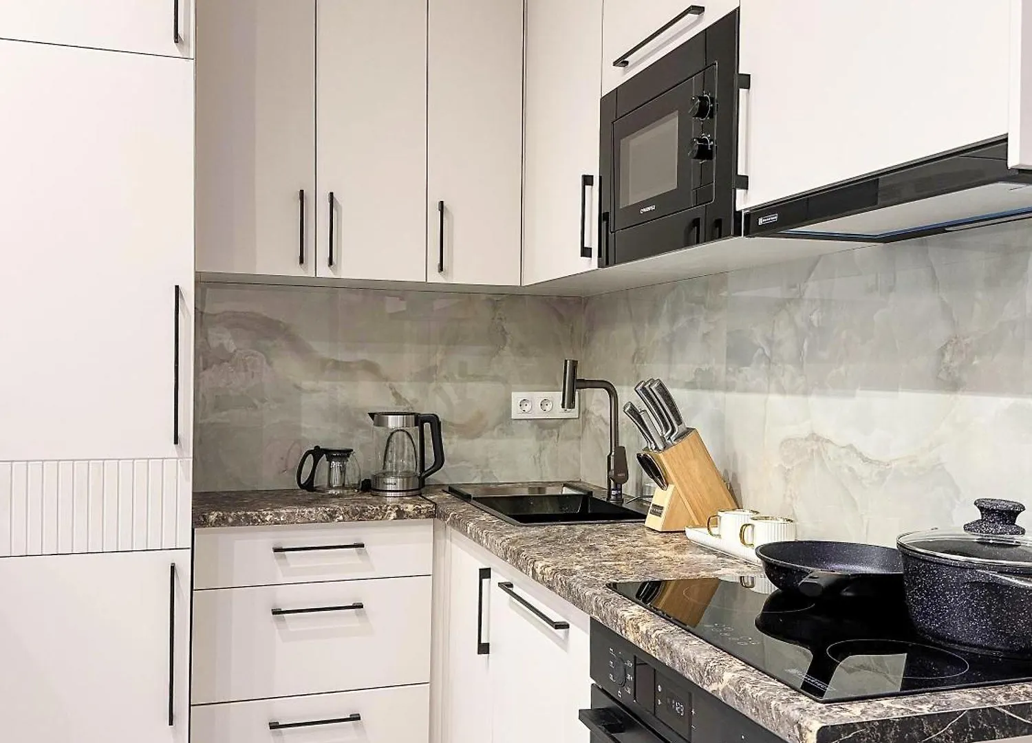 Luxury Two-Room Apartment With Beautiful Mountain Views Almaty 0*,