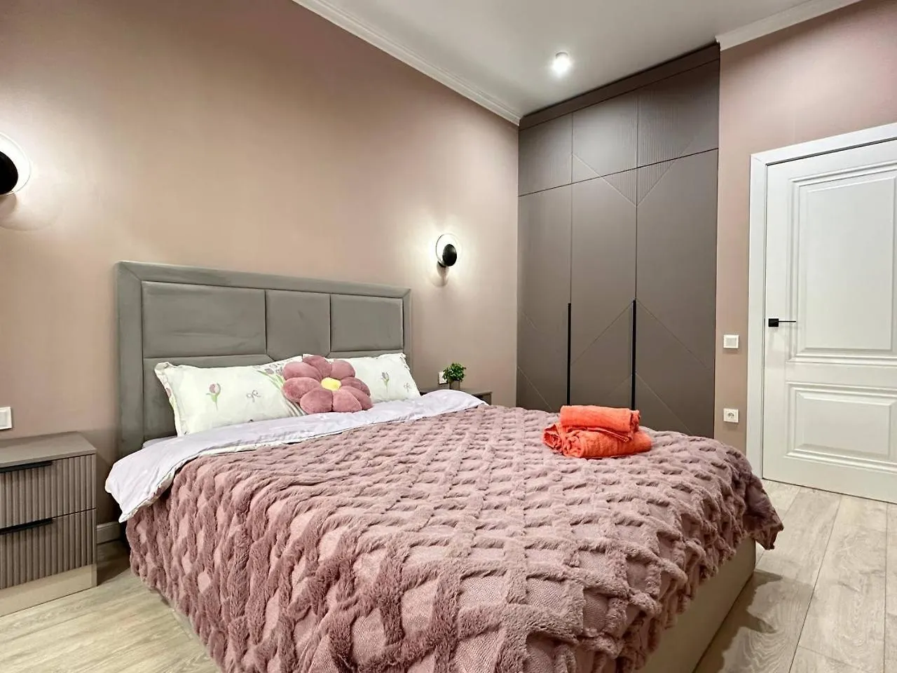 Luxury Two-Room Apartment With Beautiful Mountain Views Алматы